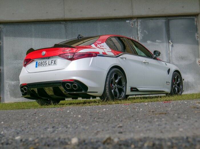 Image 3/7 de Alfa Romeo Giulia Quadrifoglio (2020)