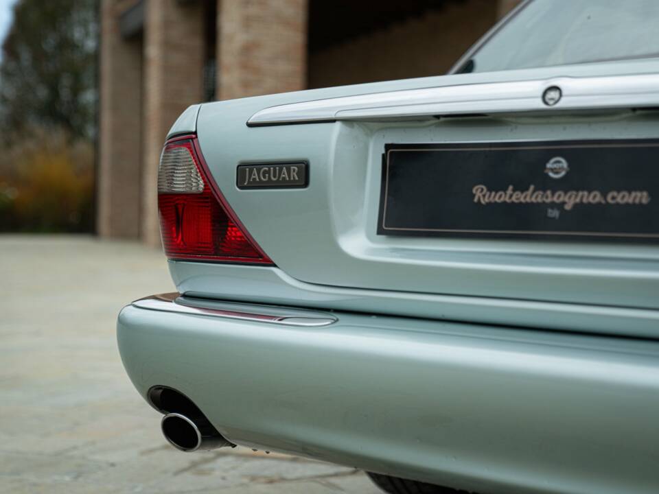 Immagine 23/50 di Jaguar XJ 8 Sovereign (1997)