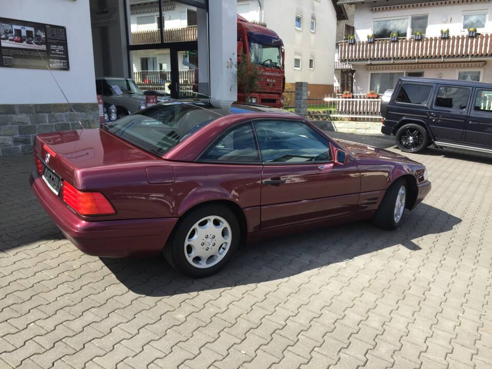 Afbeelding 2/11 van Mercedes-Benz SL 320 (1997)