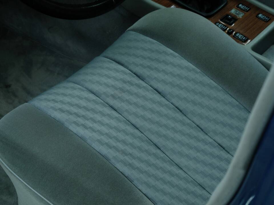 Bild 40/50 von Mercedes-Benz 300 SE (1990)