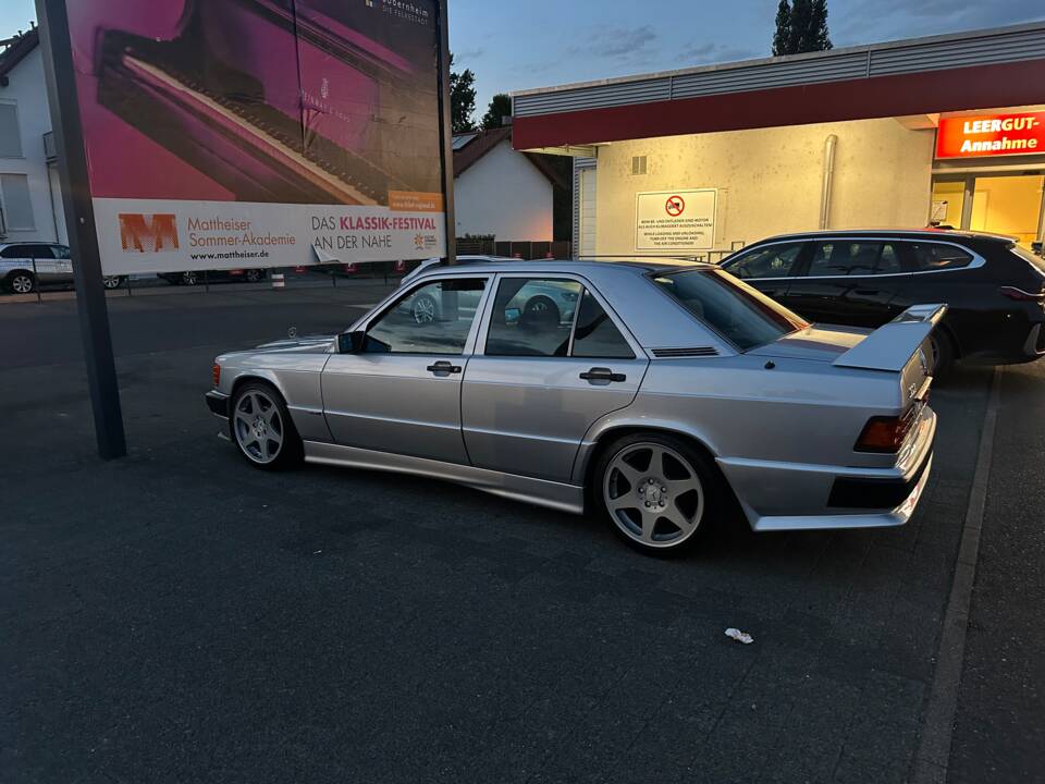 Immagine 39/49 di Mercedes-Benz 190 E (1990)