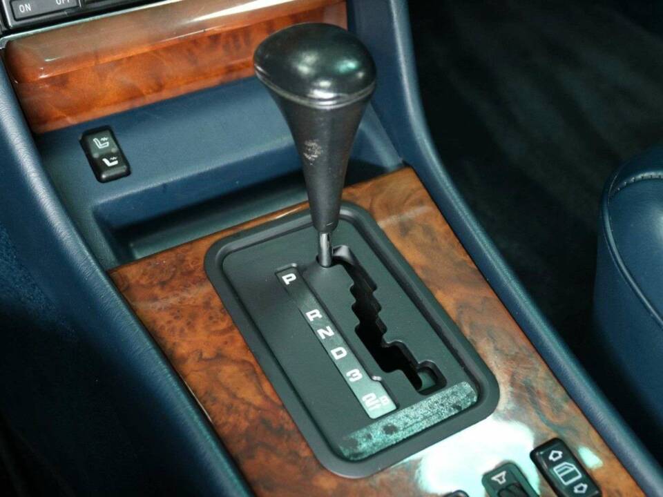 Immagine 15/30 di Mercedes-Benz 560 SEL (1990)