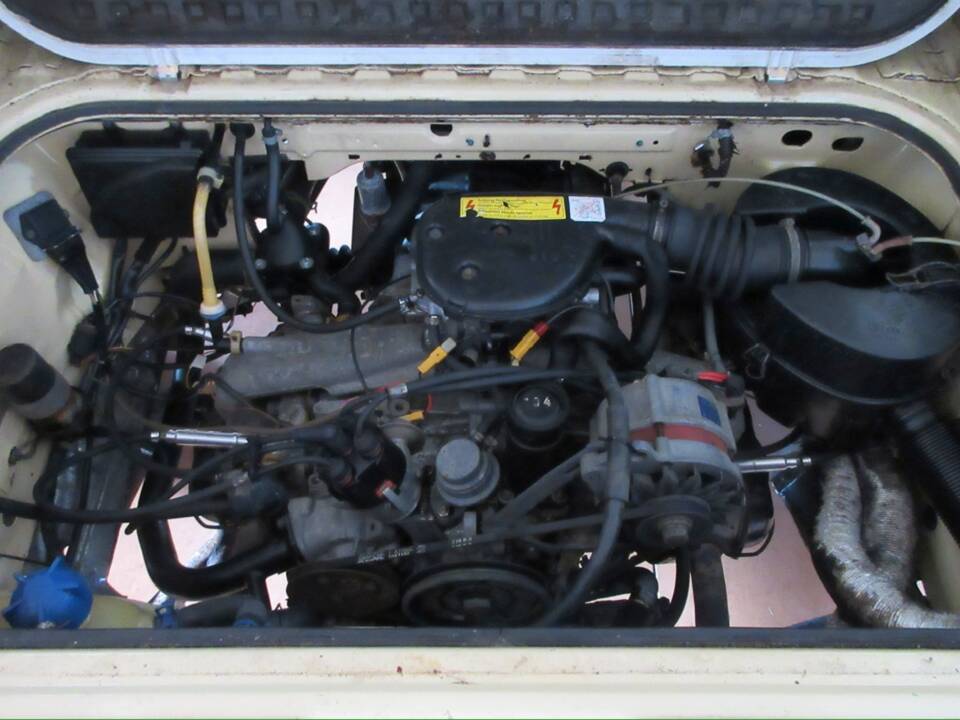 Image 32/40 of Volkswagen T3 Caravelle 2.0 (1987)