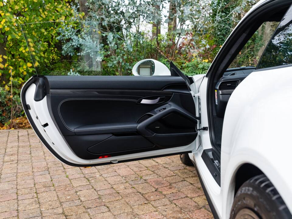 Image 33/42 of Porsche 911 R (2016)