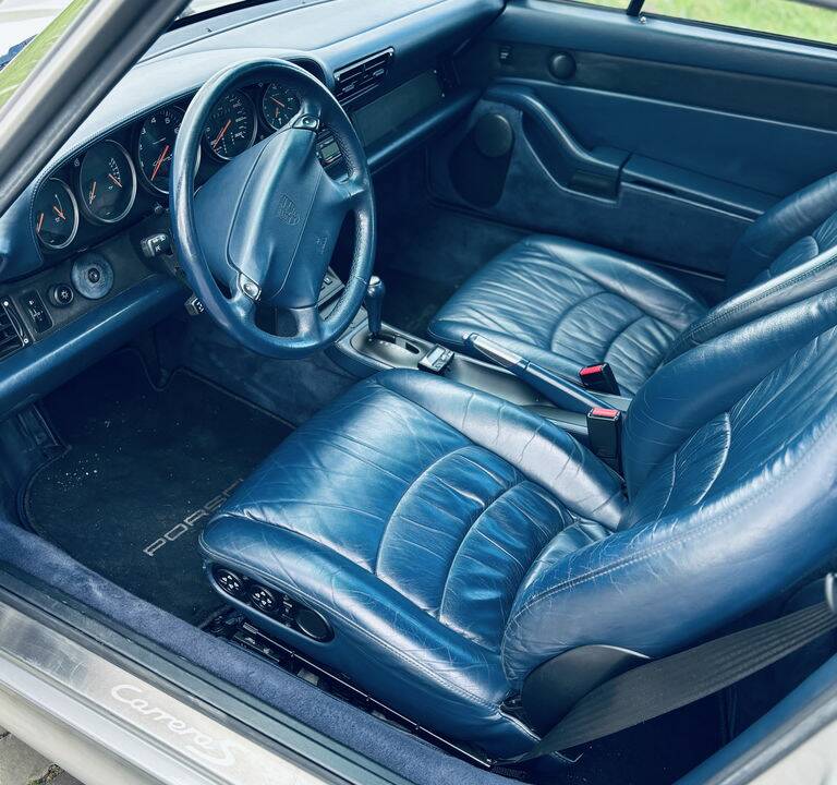 Image 2/8 de Porsche 911 Carrera S (1997)
