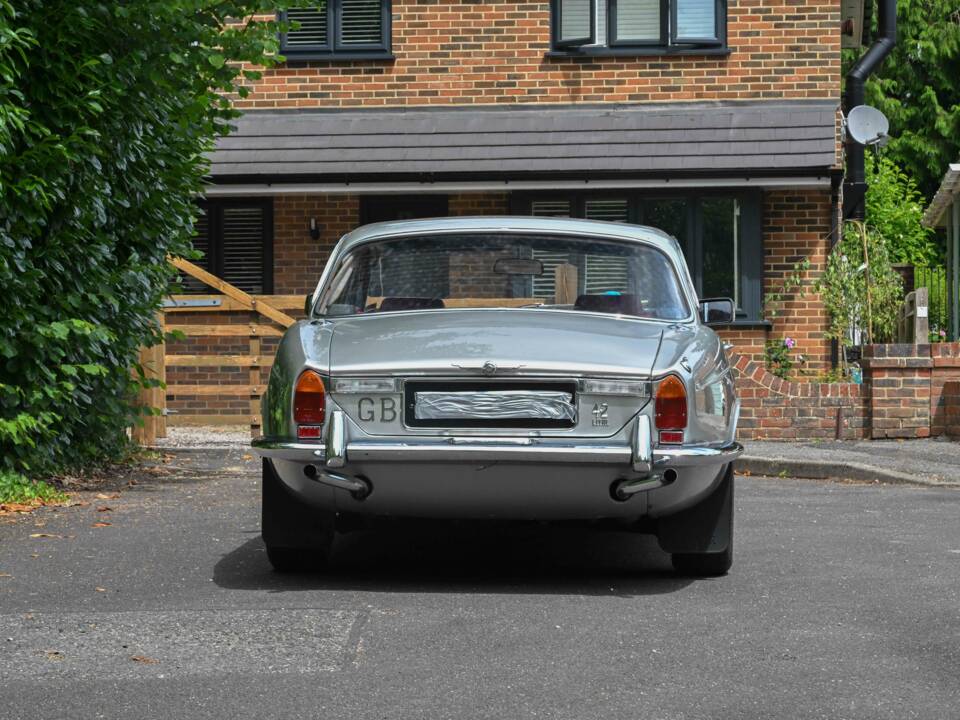 Image 24/50 of Jaguar XJ 6 4.2 (1971)