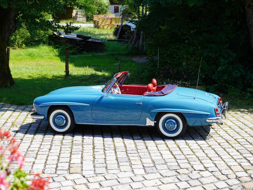 Image 17/26 of Mercedes-Benz 190 SL (1962)