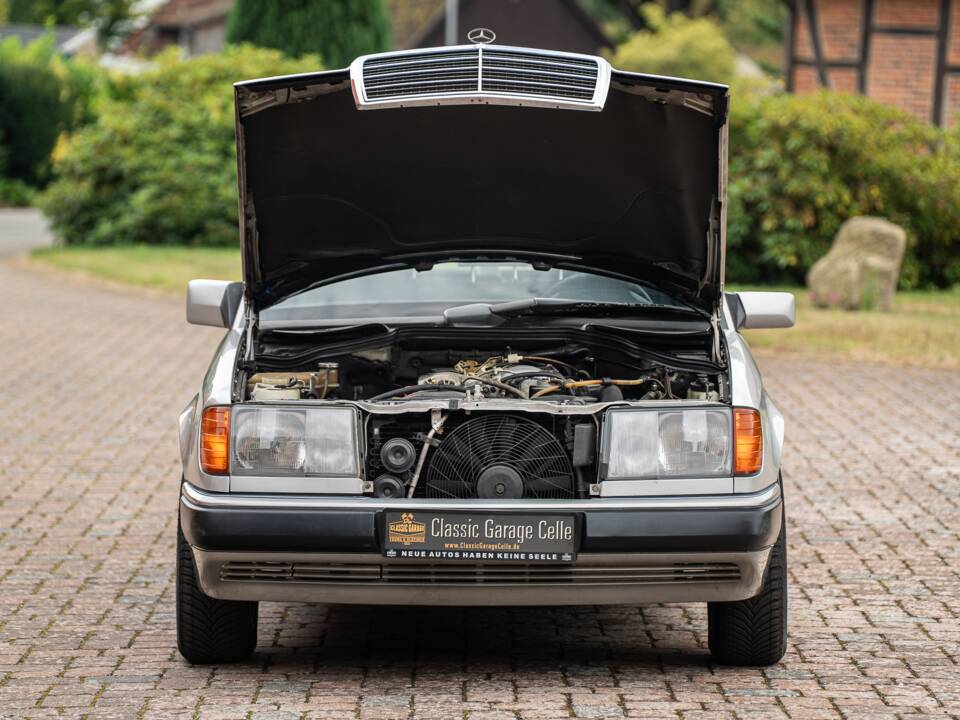 Imagen 7/72 de Mercedes-Benz 250 TD (1991)