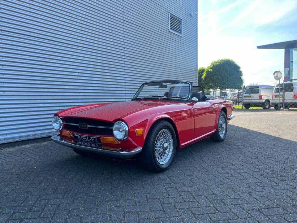 Image 4/8 of Triumph TR 6 (1971)