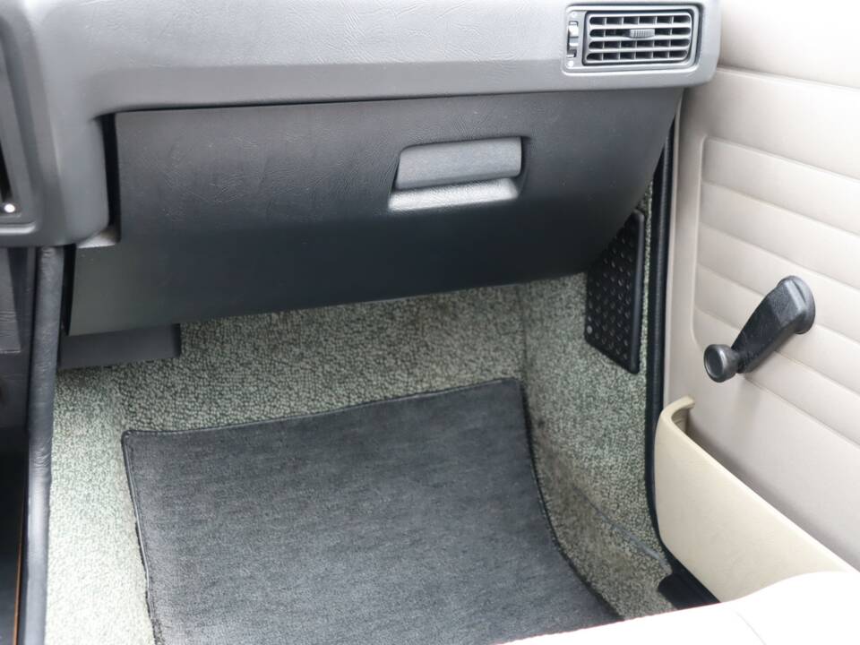 Image 48/50 of BMW 323i (1980)