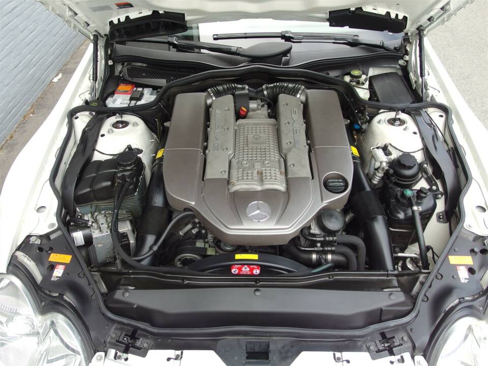 Image 75/97 de Mercedes-Benz SL 55 AMG (2003)