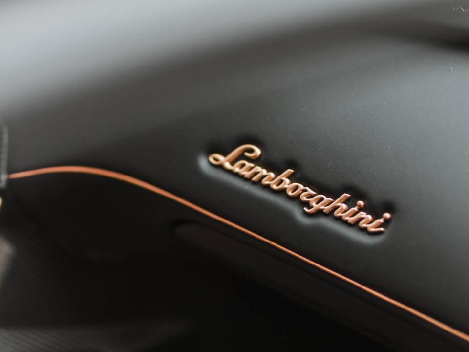 Image 45/68 of Lamborghini Sián FKP 37 (2021)