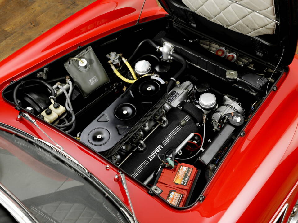 Image 24/26 of Ferrari 275 GTS (1965)