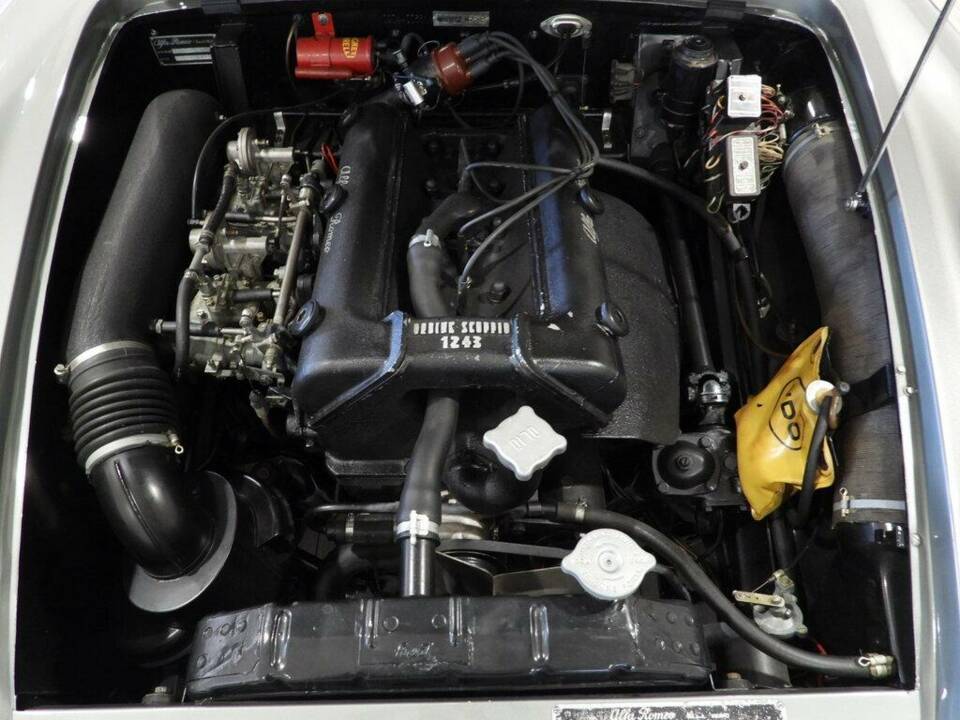 Image 5/10 of Alfa Romeo 2000 Spider (1959)