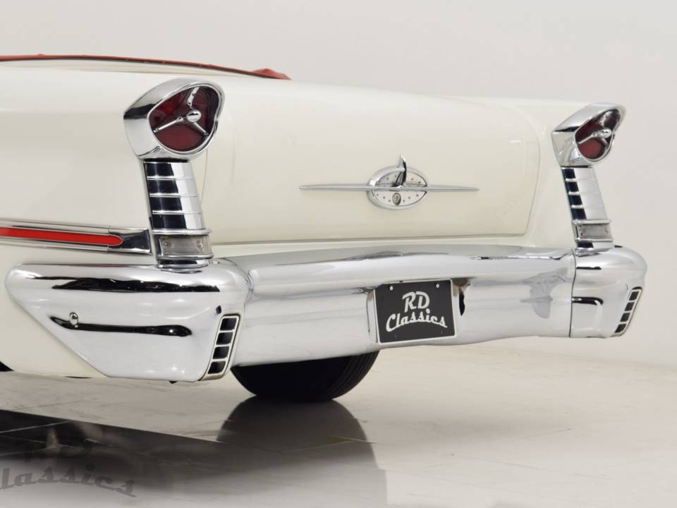 Image 35/50 of Oldsmobile Super 88 Convertible (1957)