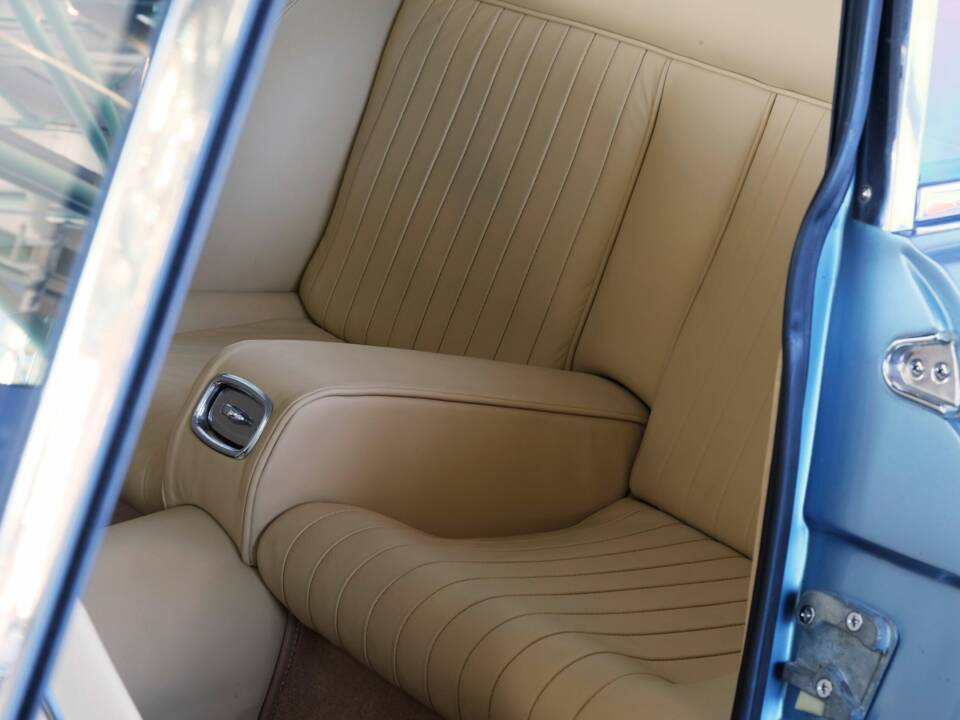 Image 28/50 of Ferrari 330 GT 2+2 (1964)