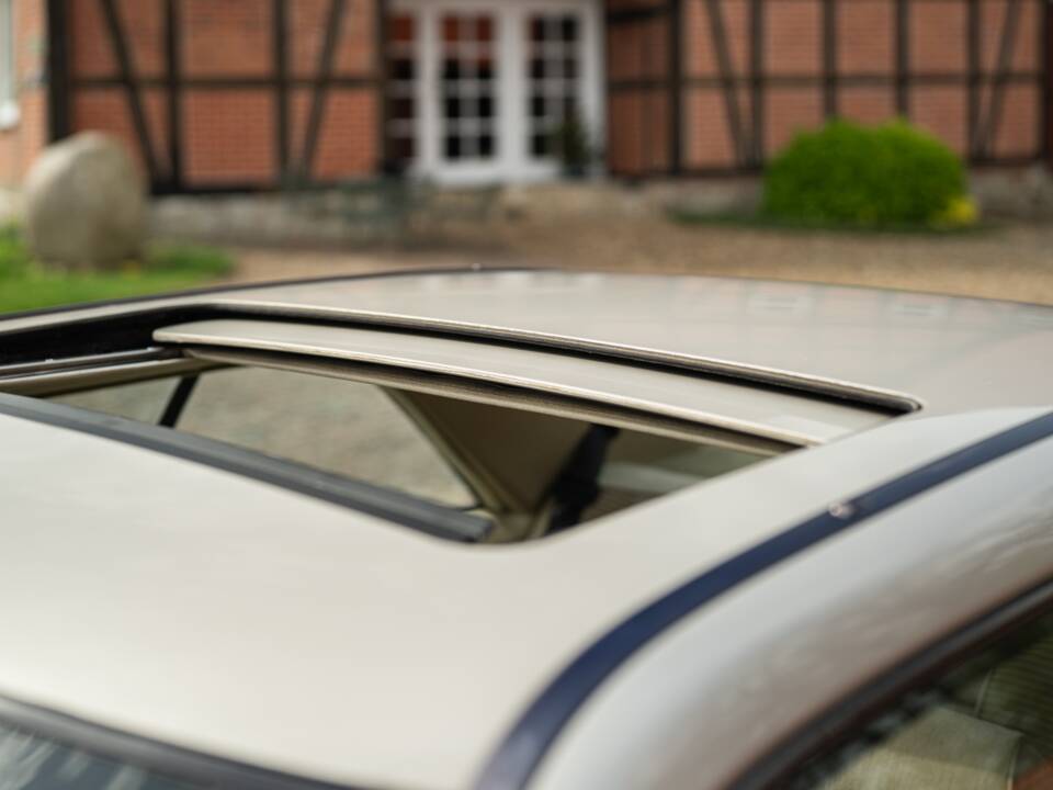 Afbeelding 3/63 van Mercedes-Benz 230 CE (1988)