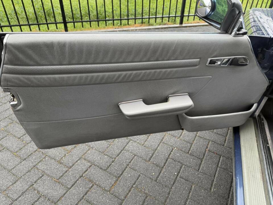 Image 21/46 de Mercedes-Benz 560 SL (1986)