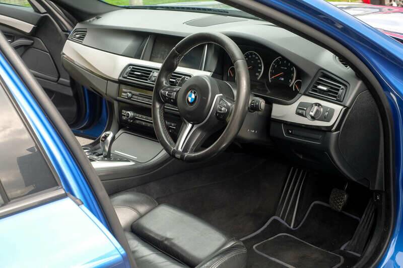 Image 2/50 of BMW M5 (2014)