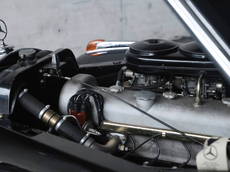 Image 41/50 de Mercedes-Benz 300 c (1956)