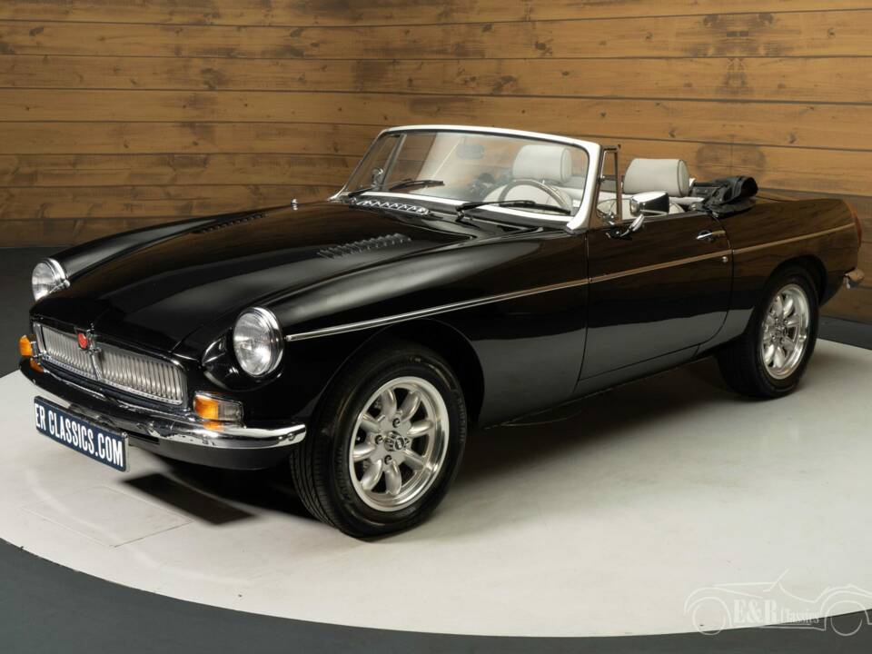 Image 5/8 de MG MGB V8 (1980)