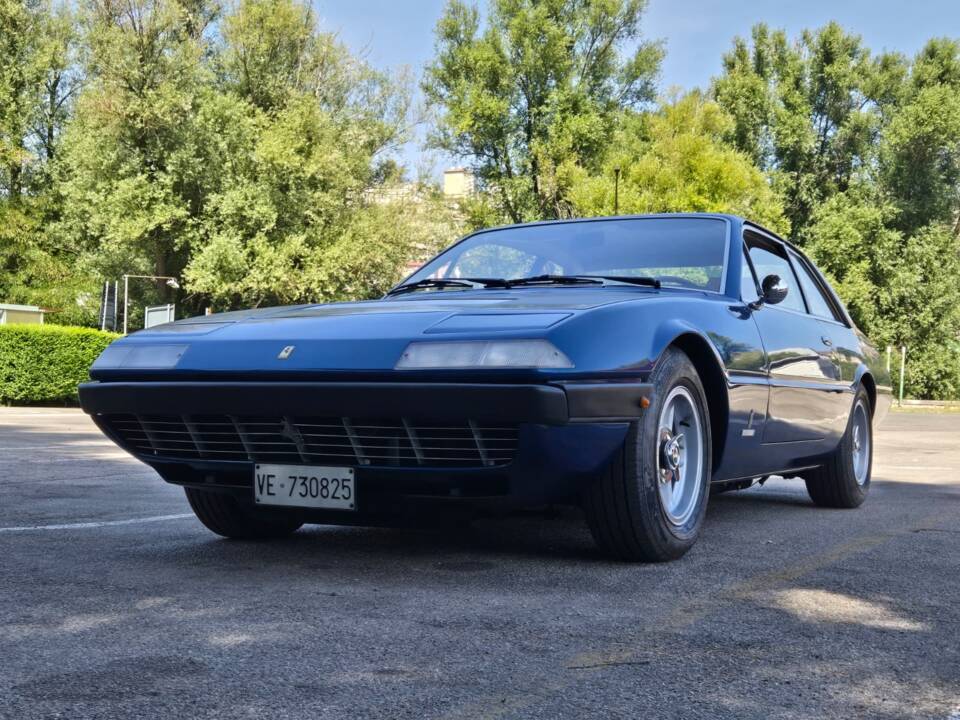 Image 29/77 of Ferrari 365 GT4 2+2 (1975)