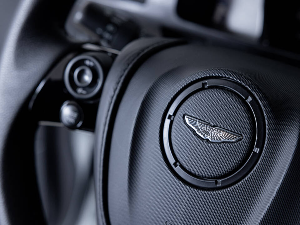 Bild 13/32 von Aston Martin Cygnet (2012)
