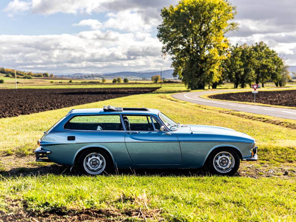 Image 14/50 of Volvo 1800 ES (1972)