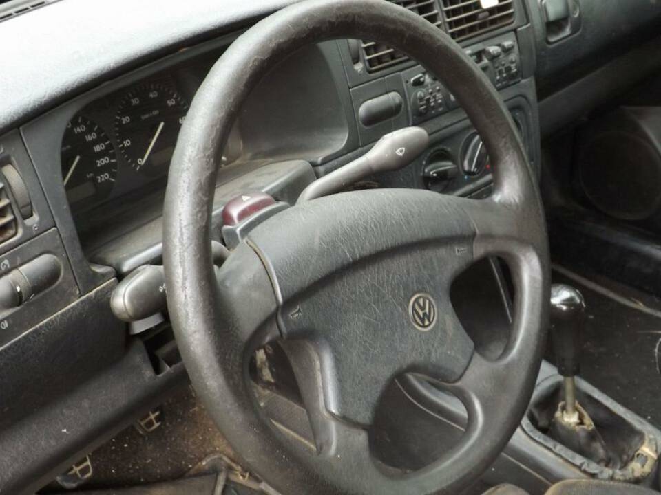 Image 34/50 of Volkswagen Golf III Cabrio 1.6 (1996)