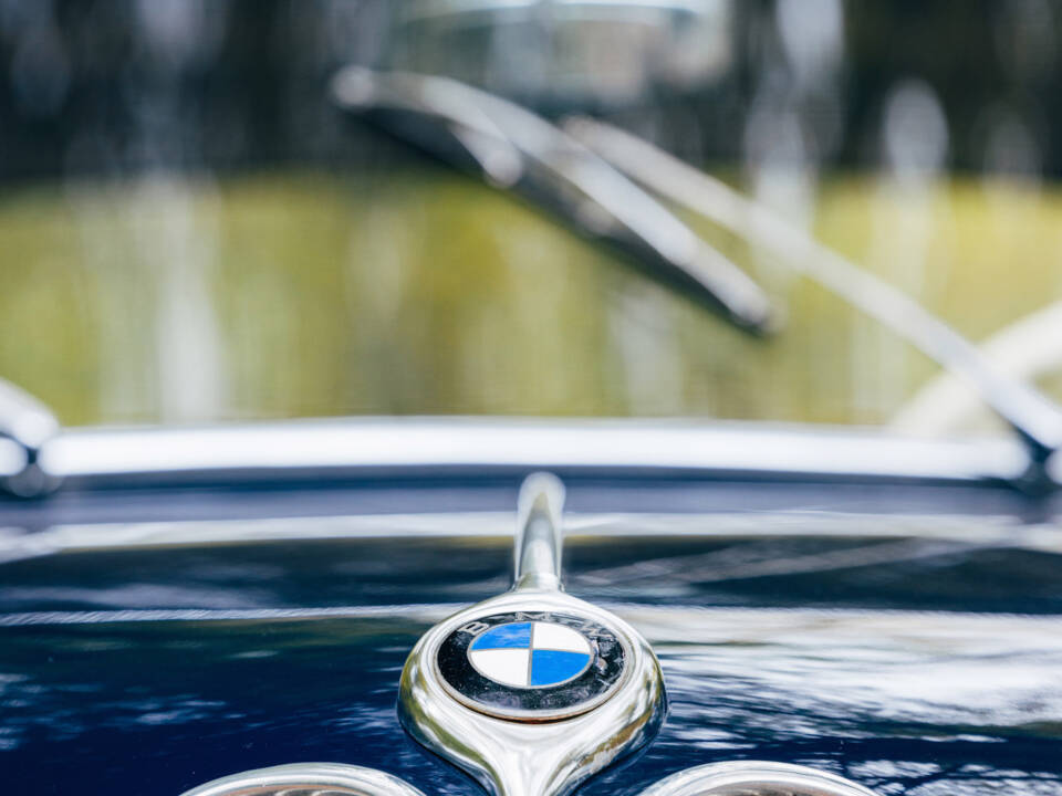 Image 35/199 of BMW 502 - 3.2 Litre (1961)