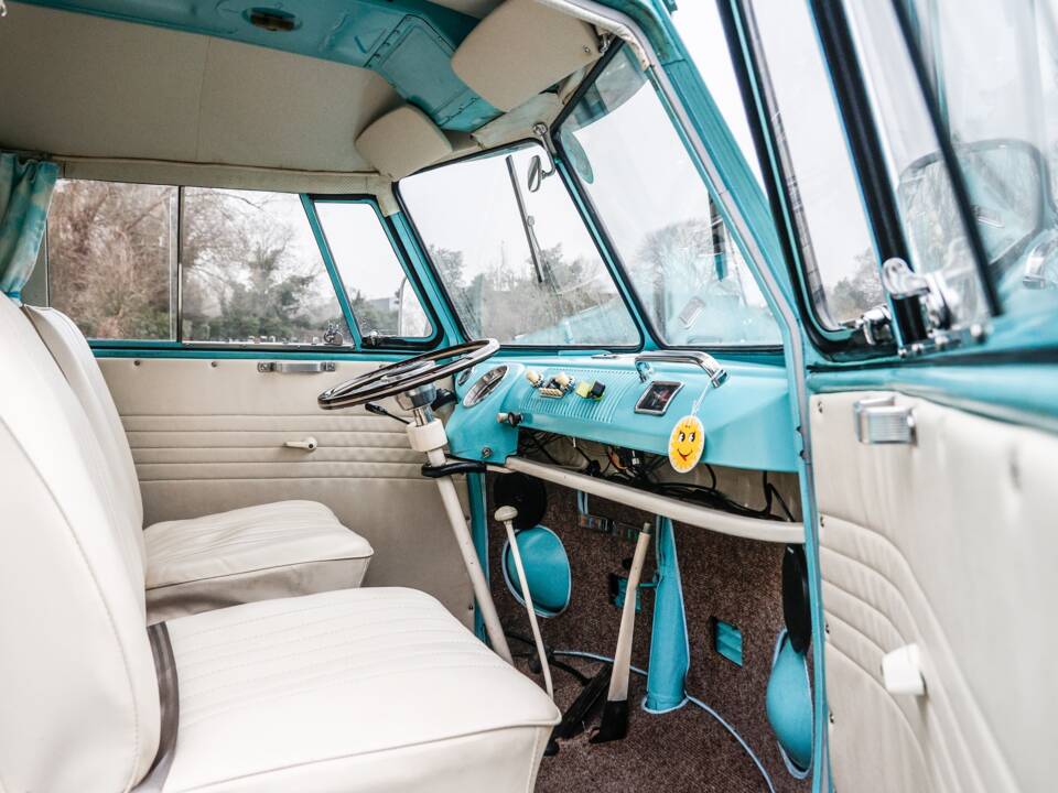 Image 4/40 of Volkswagen T2c Combi (1966)