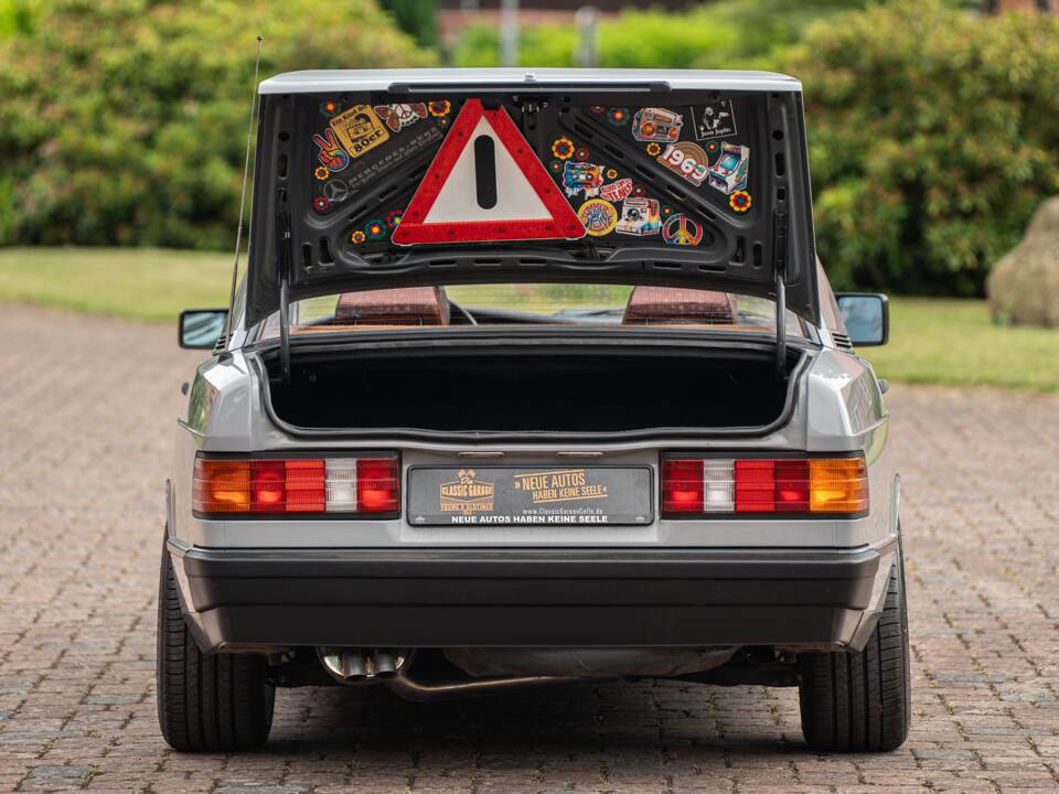Bild 18/62 von Mercedes-Benz 190 E (1983)