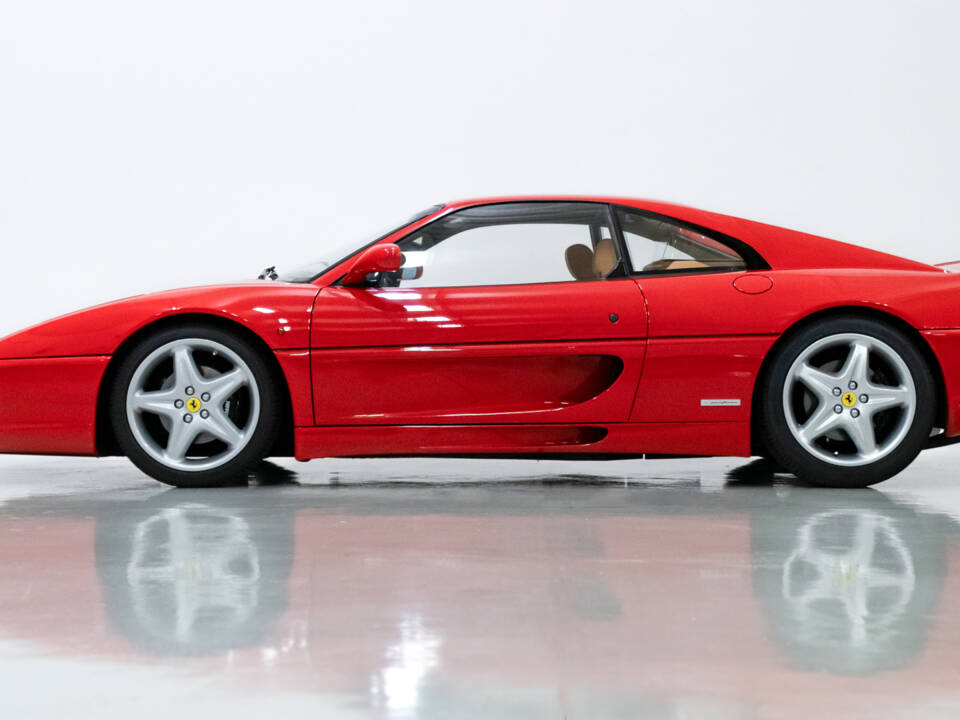 Imagen 2/39 de Ferrari F 355 Berlinetta (1997)