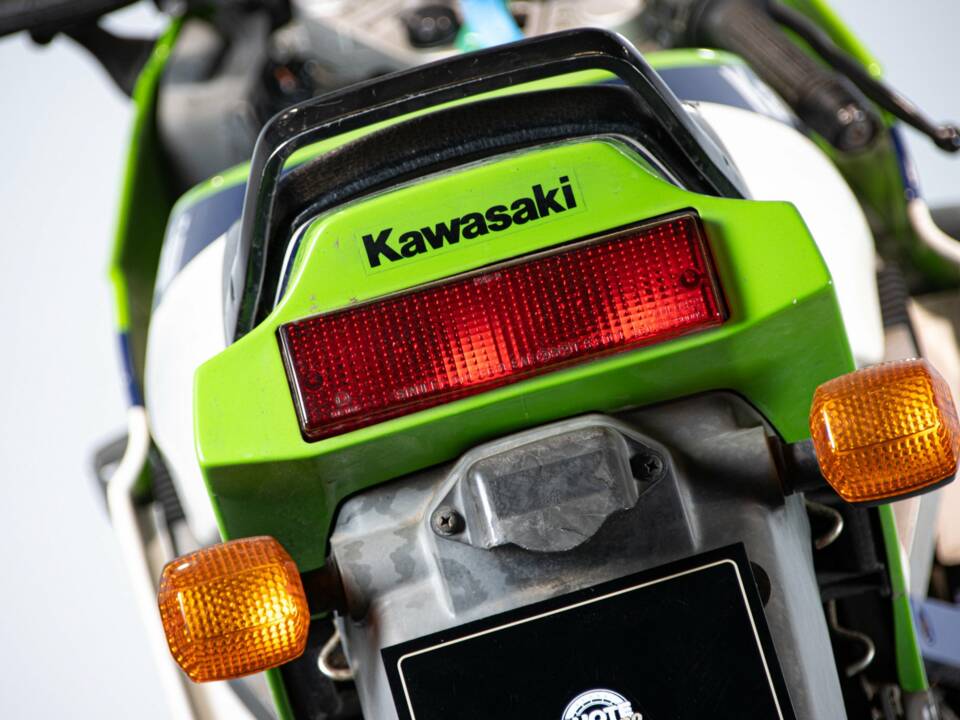 Image 12/36 of Kawasaki GPZ 600 R (1985)
