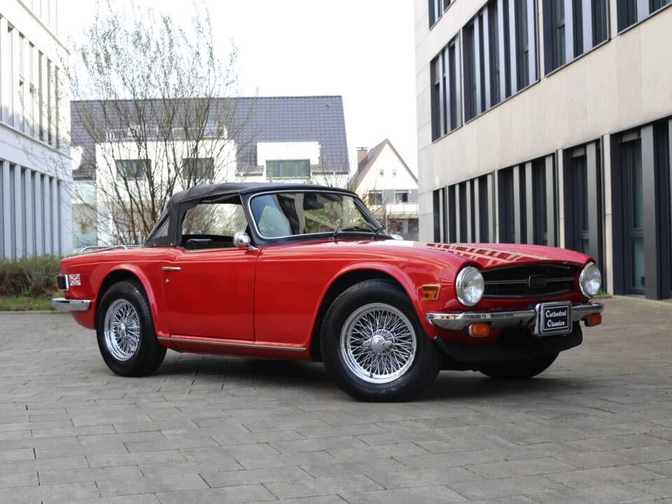 Image 30/49 of Triumph TR 6 (1976)