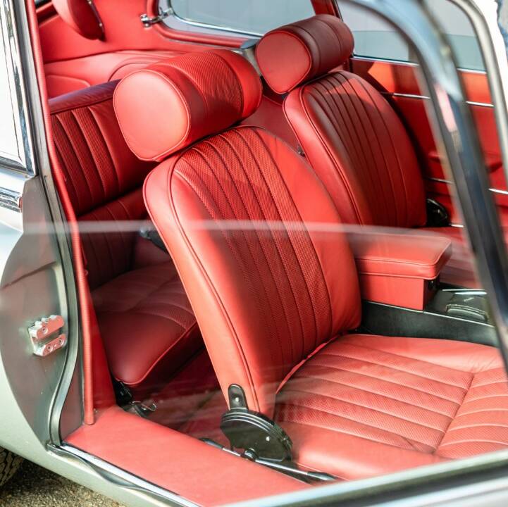 Bild 44/50 von Jaguar E-Type V12 (2+2) (1971)