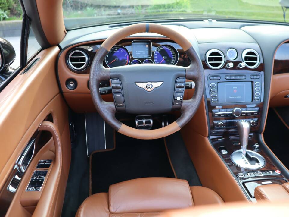 Image 15/50 of Bentley Continental GTC (2007)