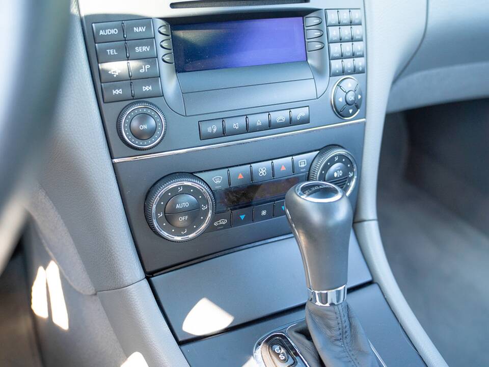 Image 39/49 of Mercedes-Benz CLK 280 (2006)