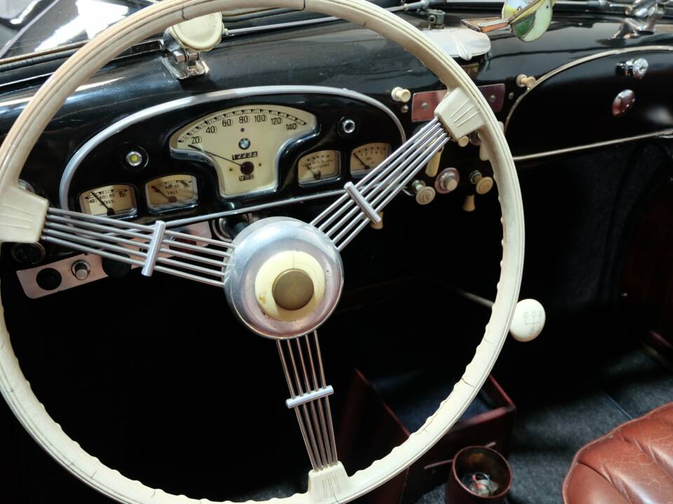 Image 28/33 de BMW 327 (1940)