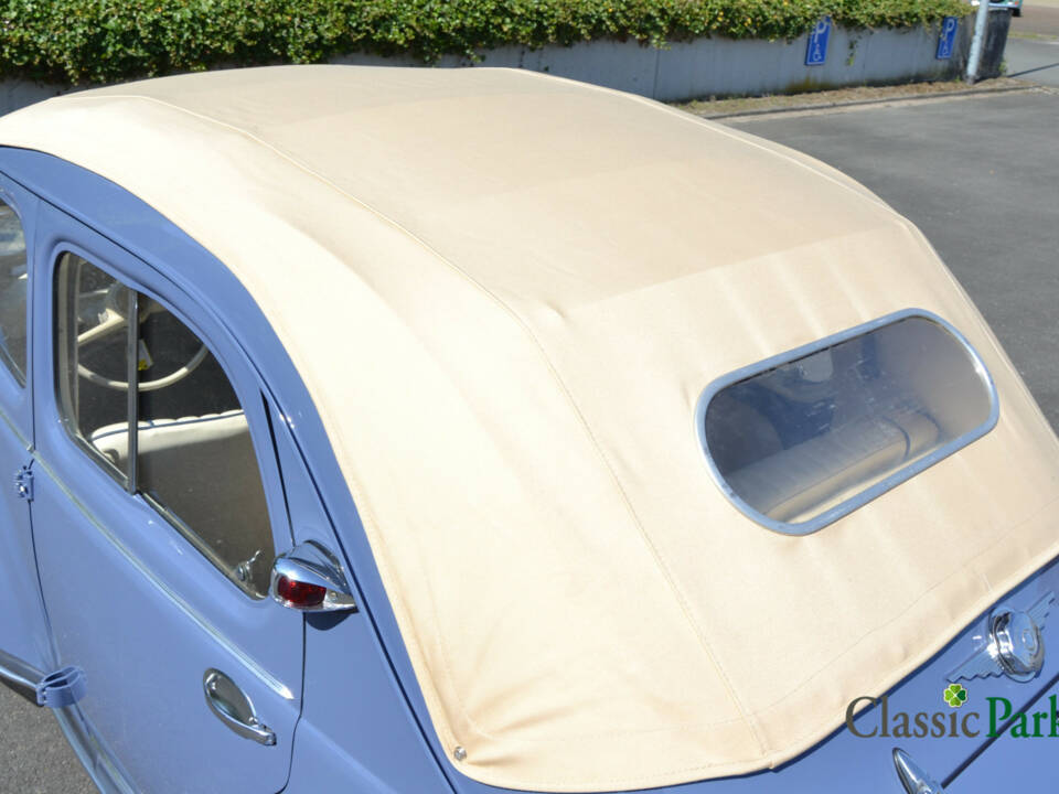 Image 22/50 of Renault 4 CV Décapotable (1954)