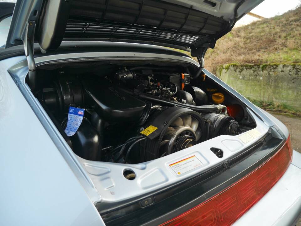 Image 20/37 de Porsche 911 Carrera 2 (WTL) (1992)