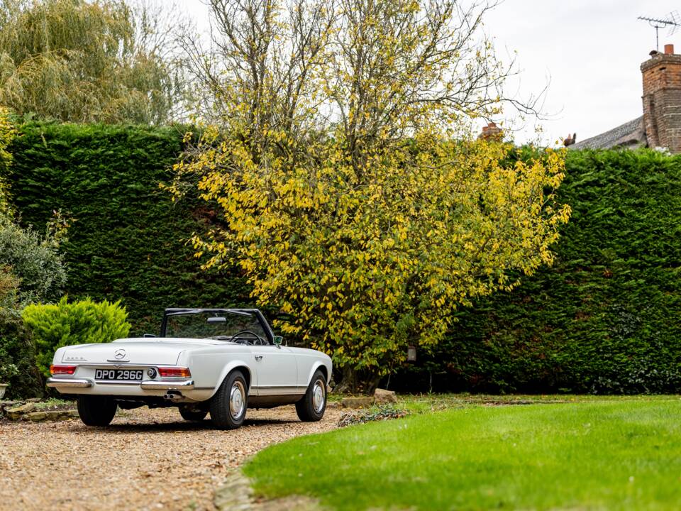 Image 20/50 of Mercedes-Benz 280 SL (1968)