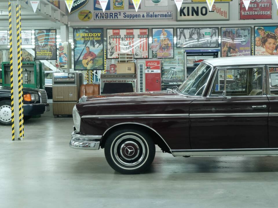 Image 5/50 of Mercedes-Benz 300 SE lang (1965)