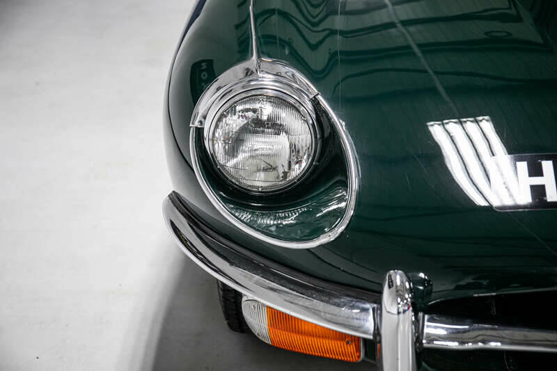 Image 19/23 de Jaguar E-Type (1970)