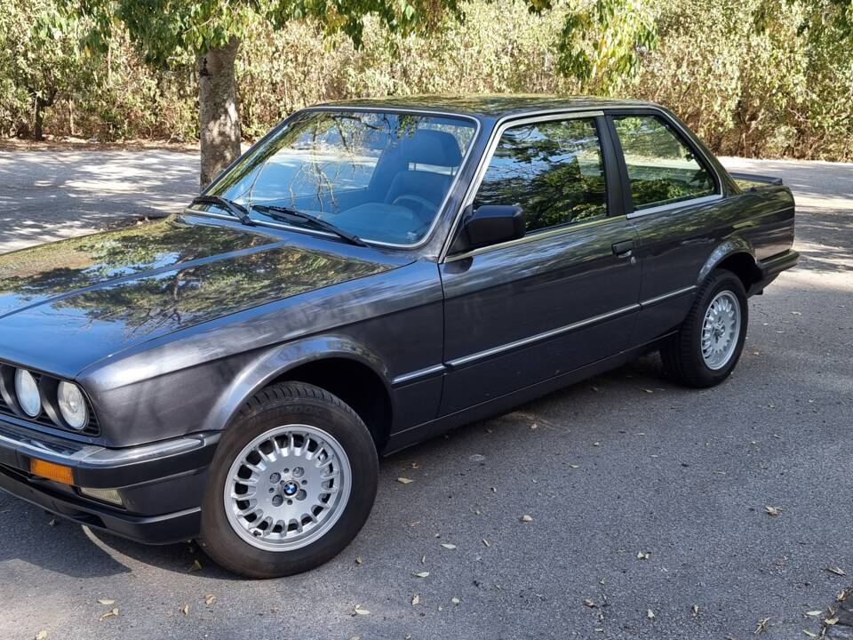 Image 92/100 of BMW 323i (1984)