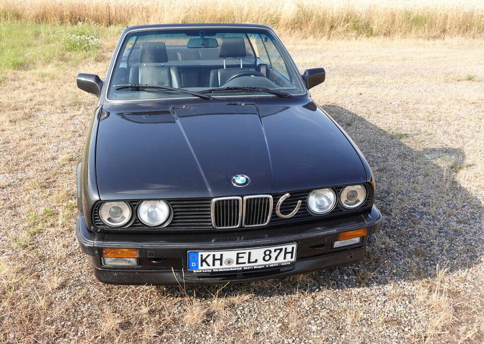 Immagine 3/8 di BMW 320i (1987)