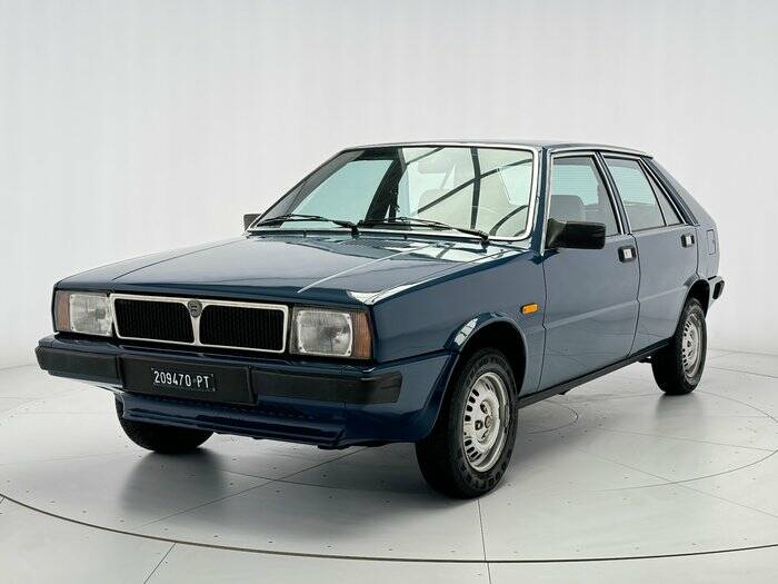 Image 3/7 de Lancia Delta 1500 (1980)