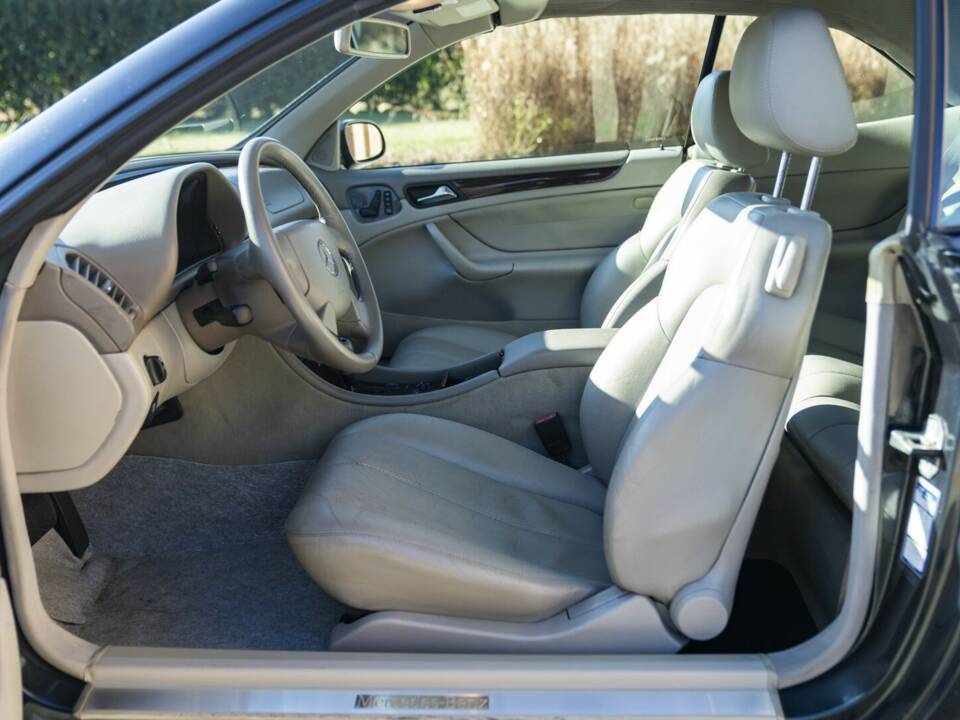 Bild 24/50 von Mercedes-Benz CLK 230 Kompressor (1999)