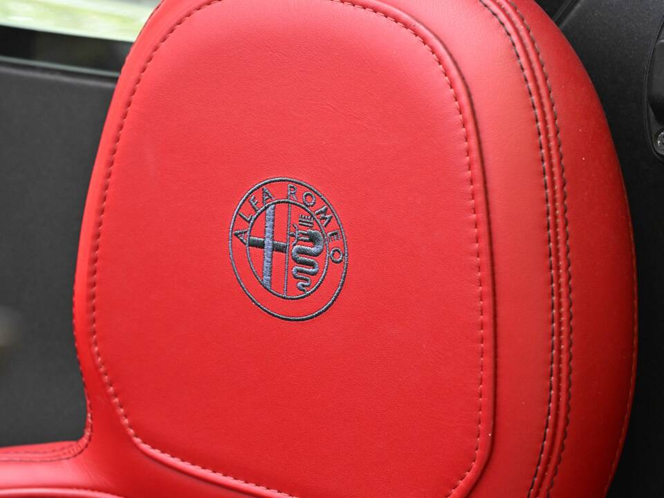 Image 33/50 of Alfa Romeo 4C Spider (2017)