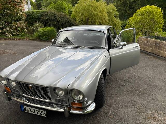 Bild 2/15 von Jaguar XJ 6 4.2 (1972)